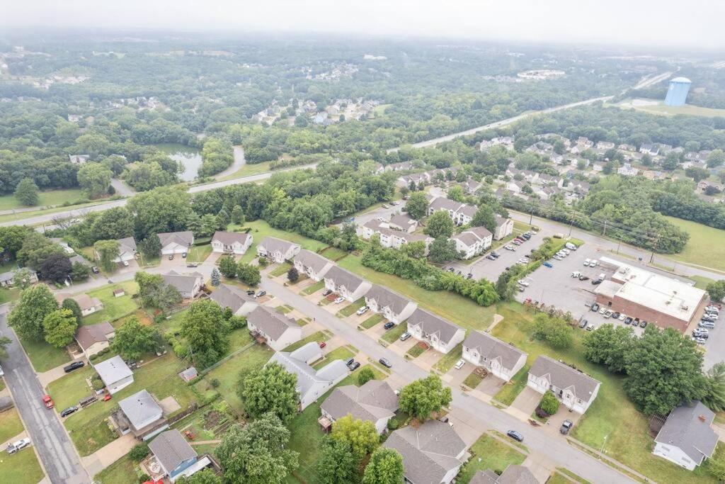Beautiful Townhome, 11 Minutes To Downtown, Kcmo. Kansas City Zewnętrze zdjęcie