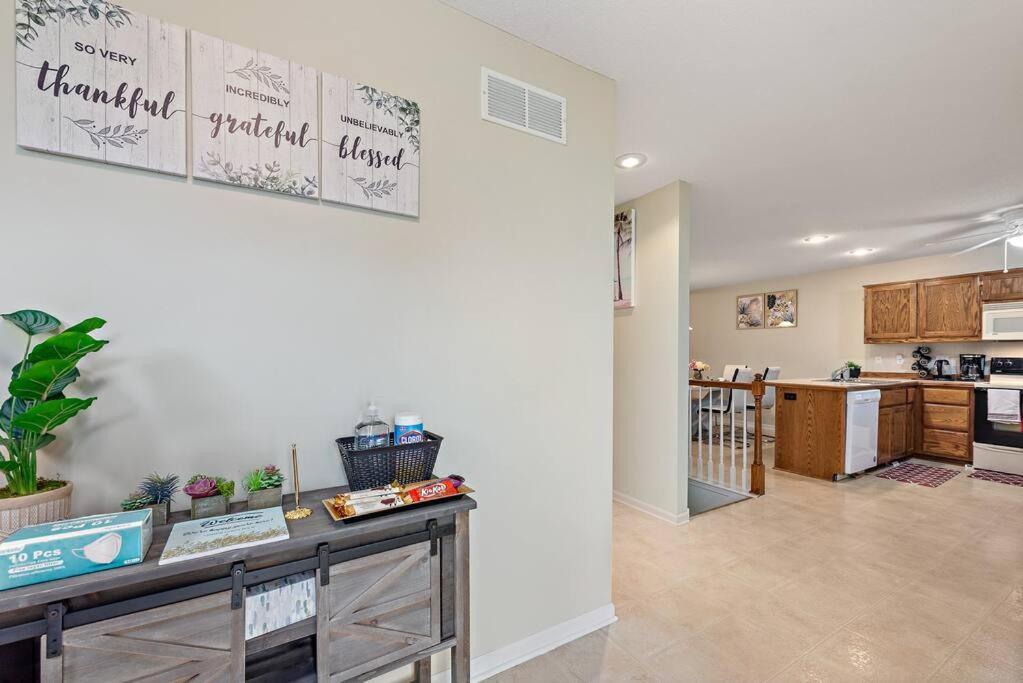 Beautiful Townhome, 11 Minutes To Downtown, Kcmo. Kansas City Zewnętrze zdjęcie