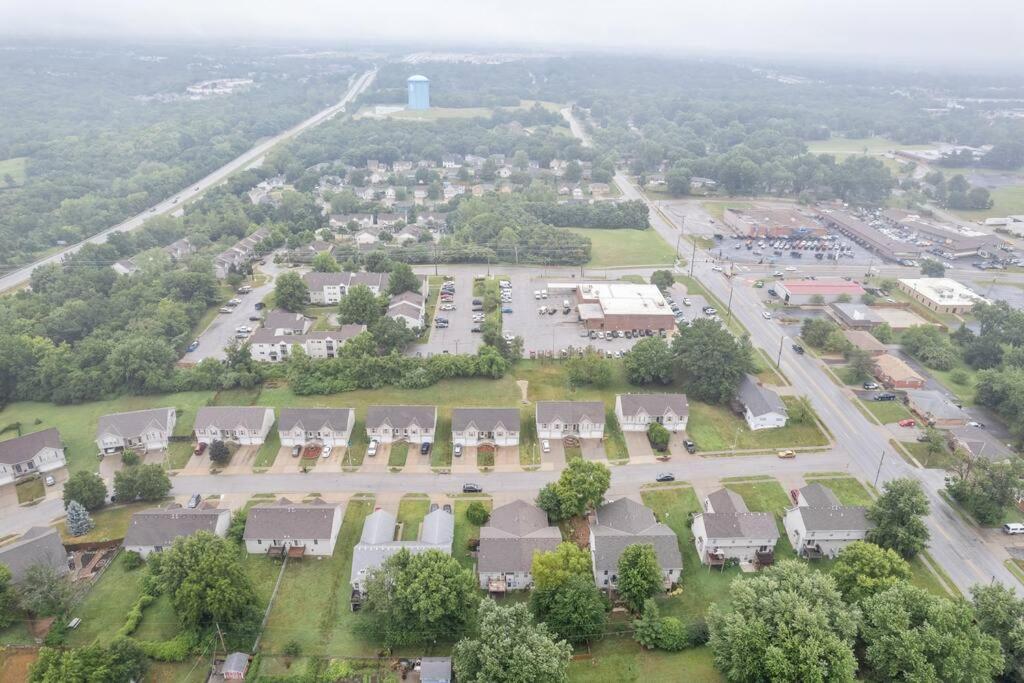 Beautiful Townhome, 11 Minutes To Downtown, Kcmo. Kansas City Zewnętrze zdjęcie