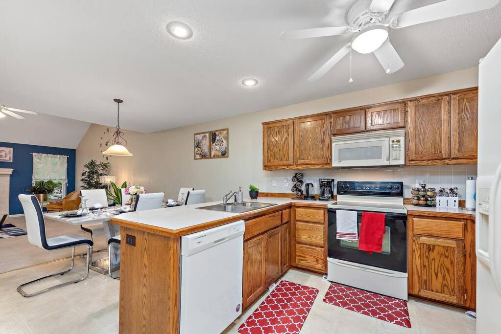 Beautiful Townhome, 11 Minutes To Downtown, Kcmo. Kansas City Zewnętrze zdjęcie